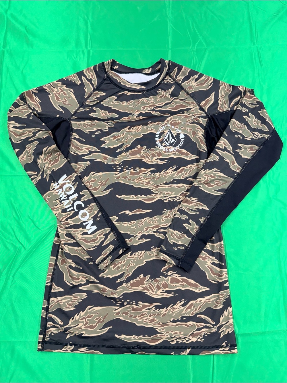 Volcom Men’s Tiger Camo Long-Sleeve Swim Rash Guard - Olive Green & Black